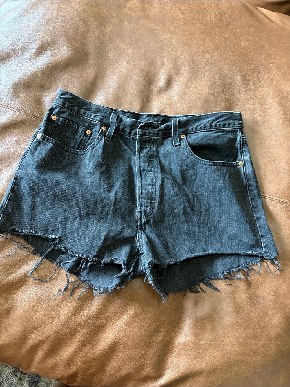 Levi's Black Frayed-Hem Jean Shorts